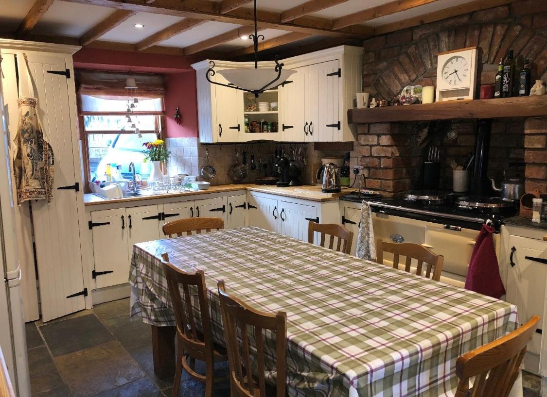 Country Home Near The Airport 爱丁堡 外观 照片